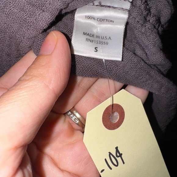 It is Well NEW 100% Cotton Gauzy Scoop Neck Tank Top Hi-Lo Hem Size Small - Picture 5 of 6